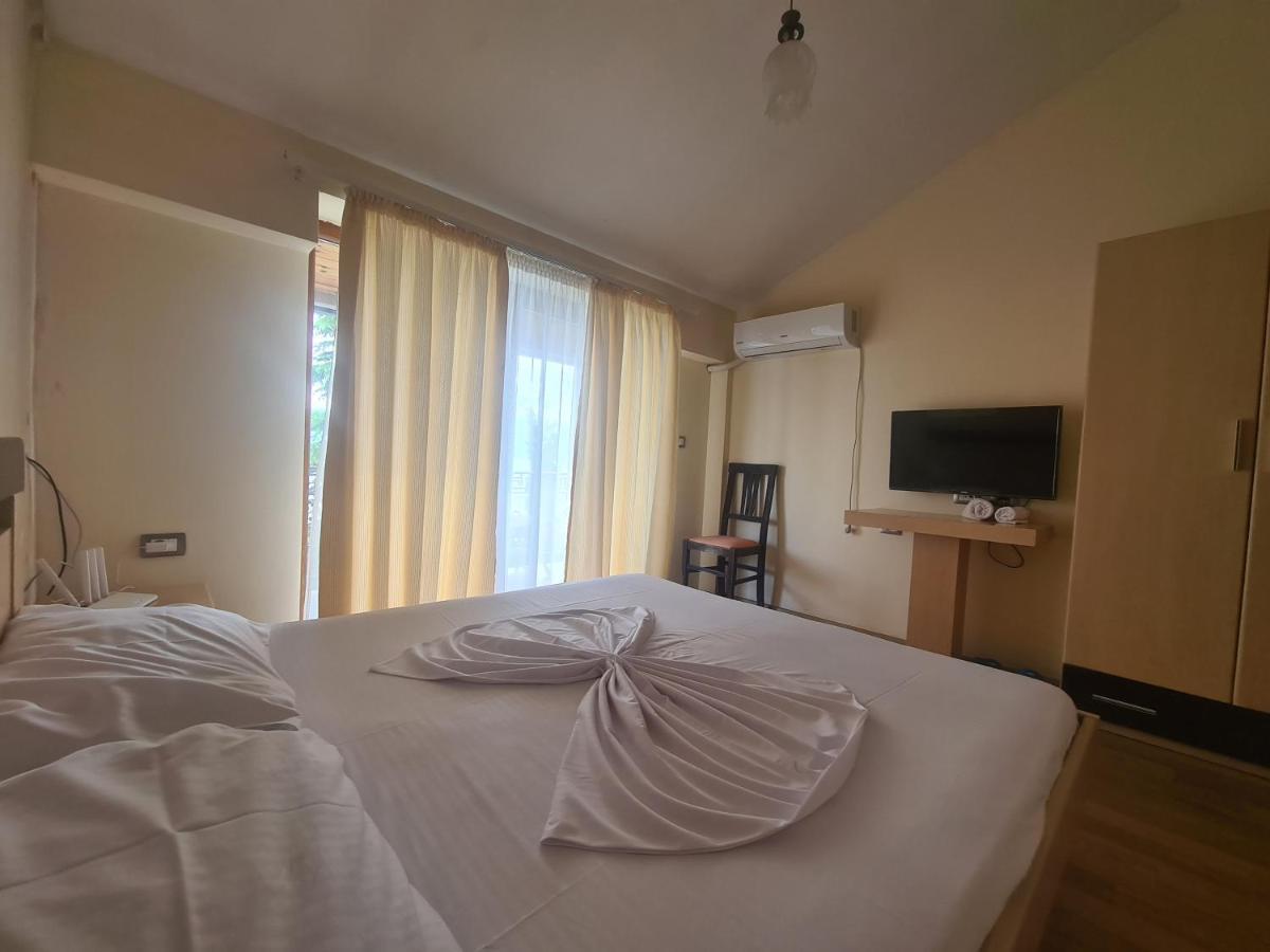 Hotel Kukesi Lini Exterior foto